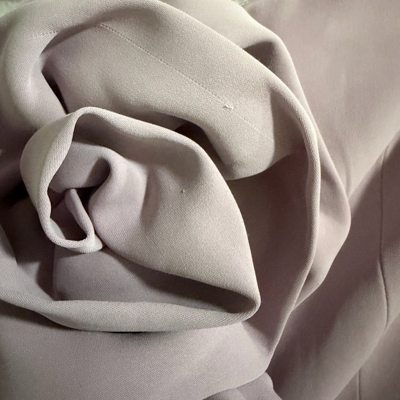 Light purple sweetheart neckline crop top with rose accents - Picture 5 of 5